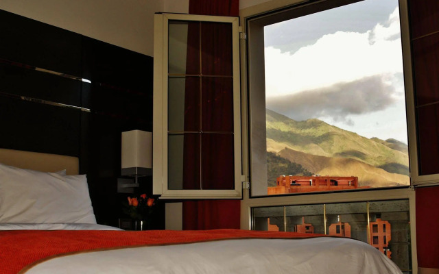 Altamira Village Hotel & Suites
