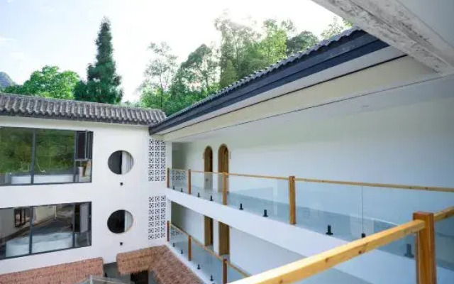 Qishanye. Qiyun Guisi Tang Projection Holiday Homestay