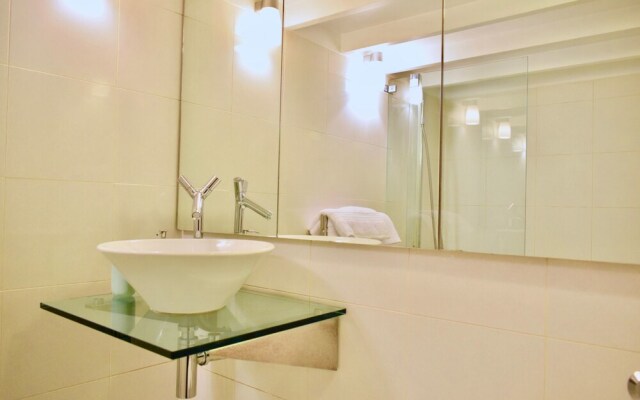 Elegant Mezzanine Studio Flat in Belsize Park