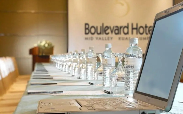 St. Giles Boulevard Hotel