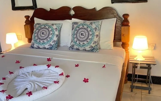 zanzllywood hotel and apartments