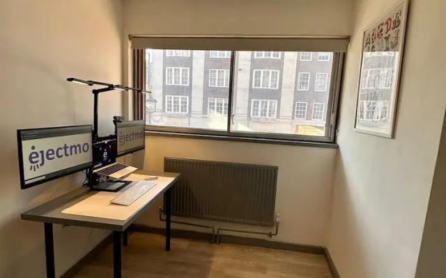 Kensington Gardens 2 Bedroom Flat With a Balcony