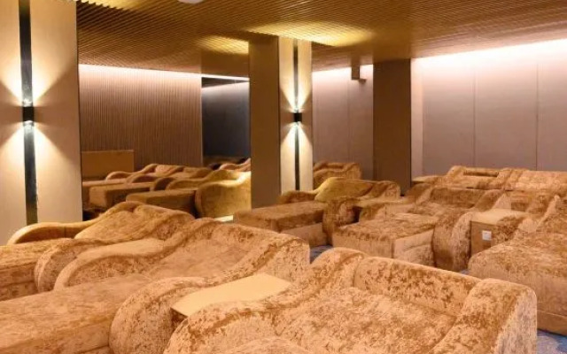 Lingyuan International Hotel