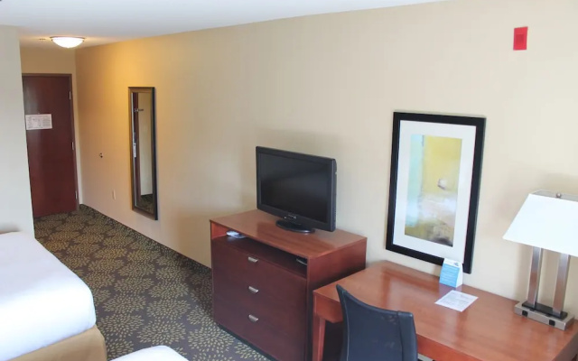 Holiday Inn Express Hotel & Suites RIPLEY, an IHG Hotel