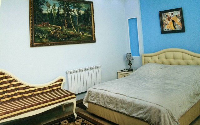 Anna and King (on Zheleznodorozhnoy)