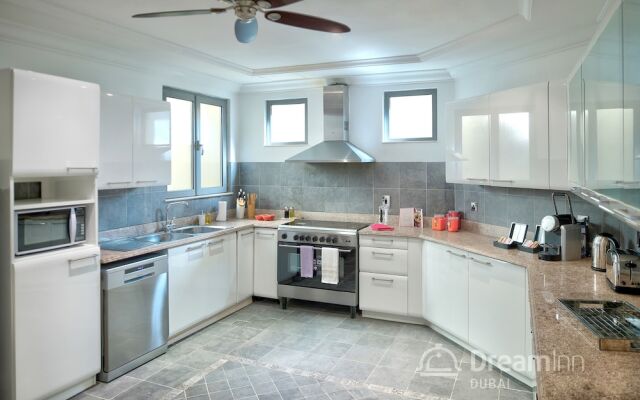 The Palm Jumeirah Villas - Frond O