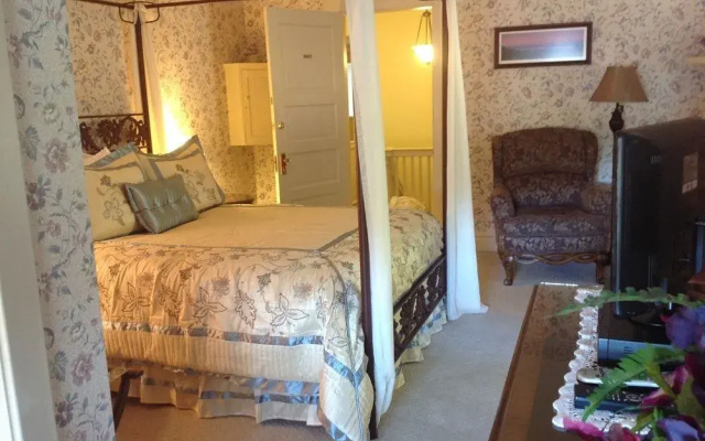 North Lodge on Oakland Bed and Breakfast