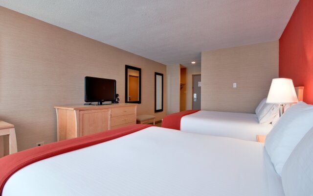 Holiday Inn Express & Suites Chatham South, an IHG Hotel