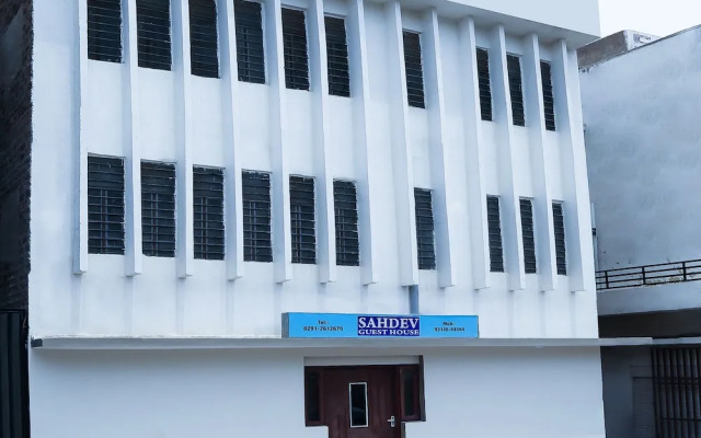 Sahdev Guest House By OYO Rooms