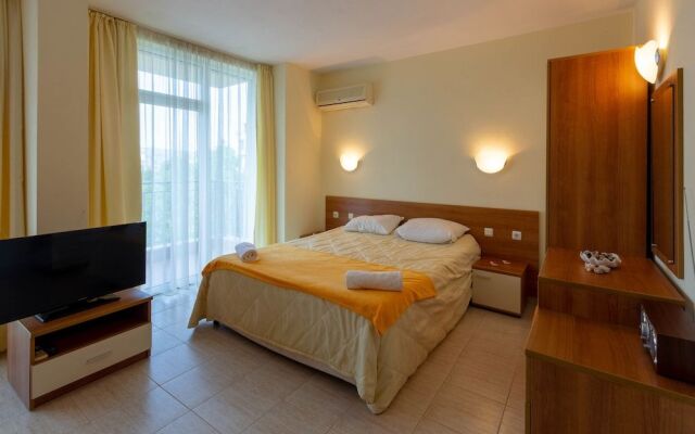 Large Studio in Polo Resort