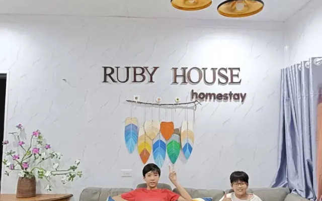 Ruby House, 3 Bedroom Apartment, Beachside