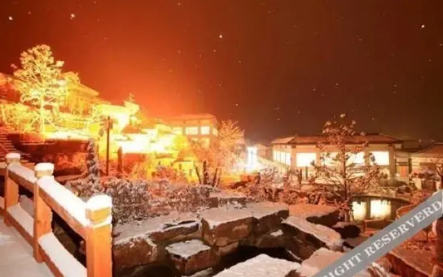 Xiantanshan Hot Spring Town