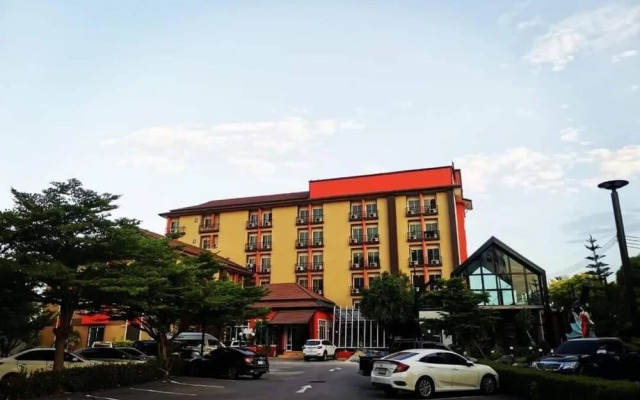 Grand Pruksa Siri Apartment