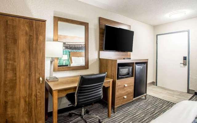 Rodeway Inn East Lansing University Area