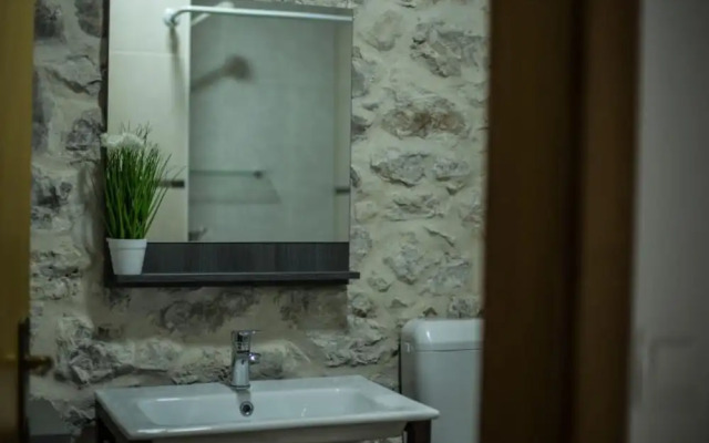 Apartments Stone House Murter