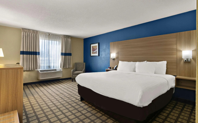 Clarion Pointe Bloomington – Normal near I-55 and University