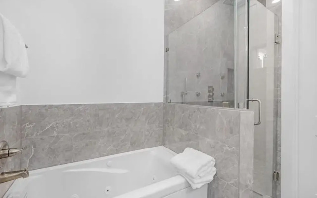 Luxurious 3 Bed3 Bath Near Downtown Houston