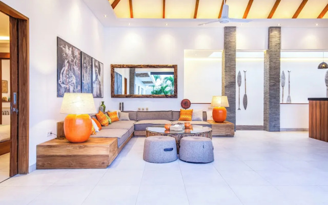Modern 4 BR Villa 400m to the Beach in Canggu