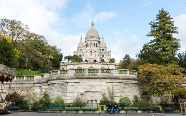 Quaint Apartment With Rooftop Views of Montmarte