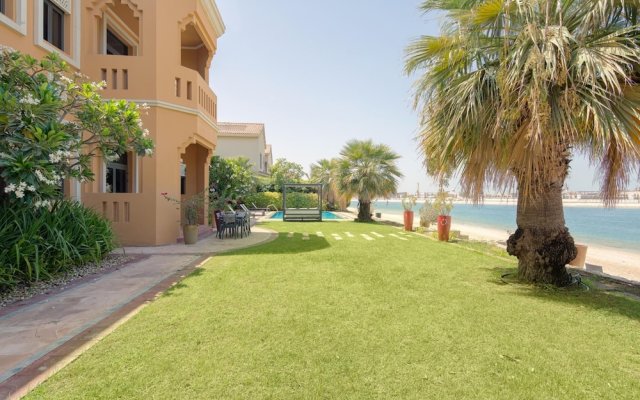 Prvt Pool Beach in Luxury Palm Jumeirah Villa