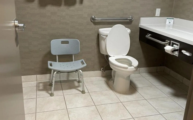 Holiday Inn Express Hotel & Suites Barrie by IHG