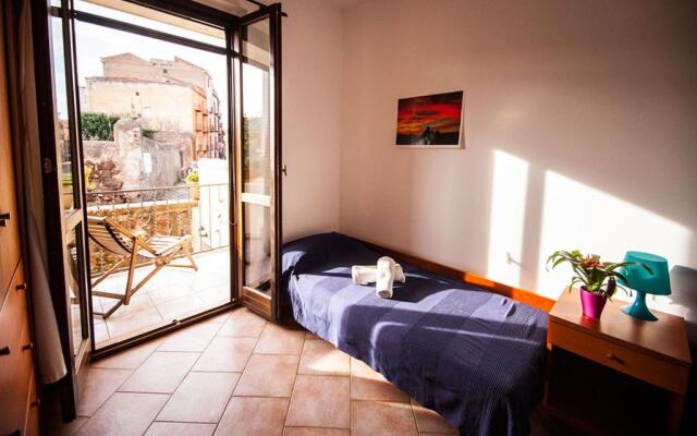 Bosa Apartments "House on the River"