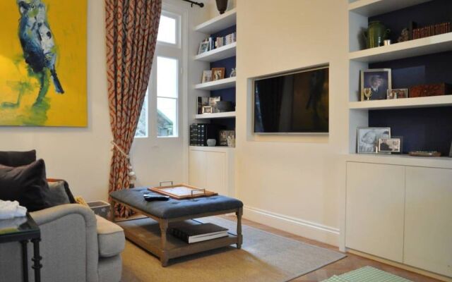 Spacious 2 Bedroom Property in Great Location