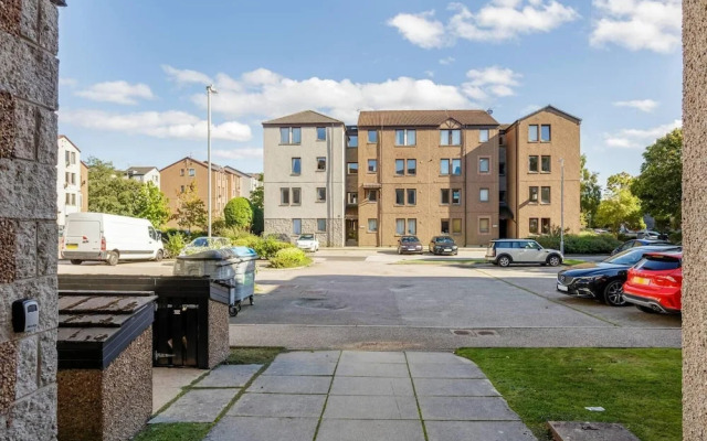 Summit Central - Quiet 2BR Flat, Wifi, Parking