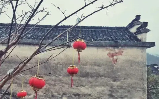 September Huizhou Inn