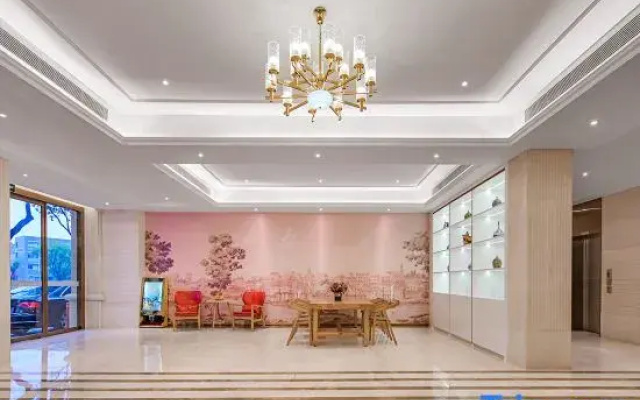 Vienna Classic Hotel (Ningbo University Kongpu subway station hotel)