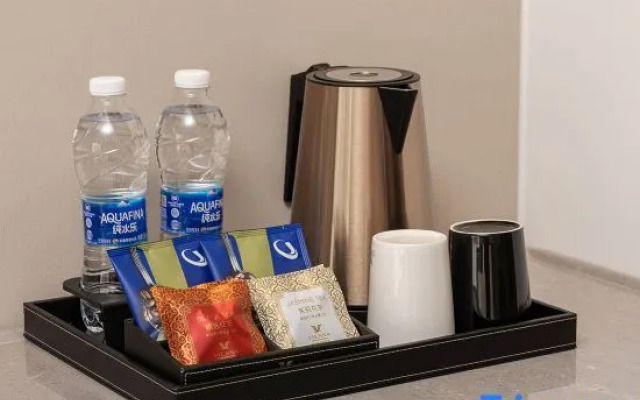 Vienna International Hotel (Xuchang Central Park Lotus Lake Store)