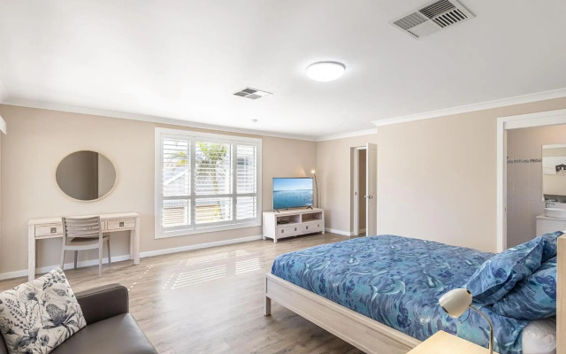 Dolphin Lagoon 196 Soldiers Pt Rd Luxury Escape