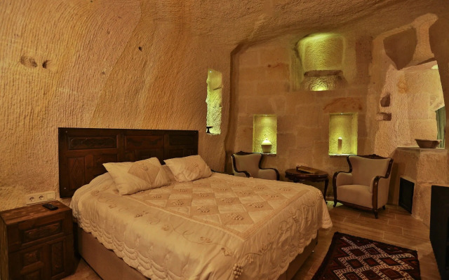 Acropolis Cave Suite