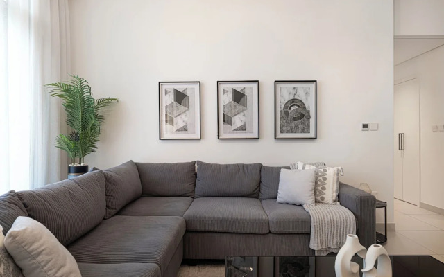 Burj Crown Lux Apartment by Dubai Mall