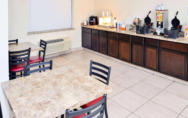 Rodeway Inn Clearwater - Central
