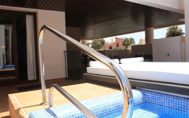 Apartment with Private Swimming Pool