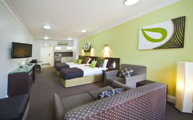 Hyde Park Inn Hotel