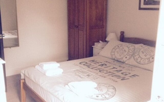 Pine Lodge Guest House