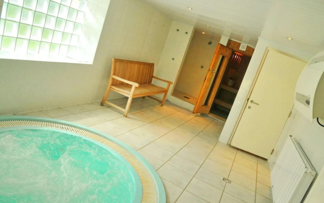 Pleasant and Luxurious House Located in Noiseux