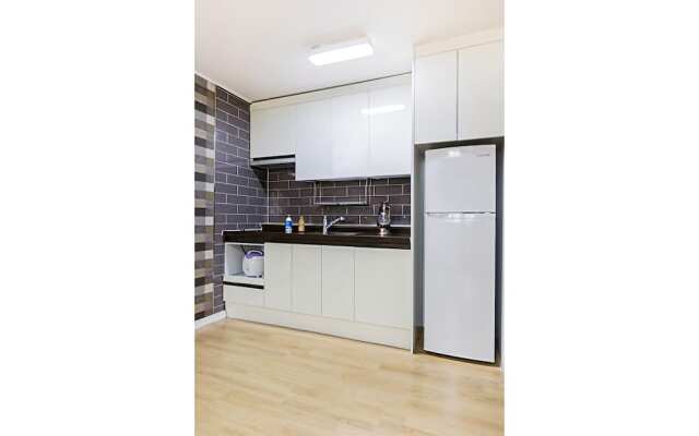 Geoje Beach Mongdol House Pension