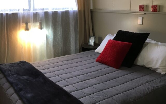 Opal Hot Springs And Holiday Park