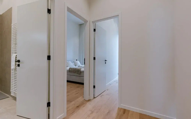 Stunning Seafront Apartment With Modern Comforts and Dike Views