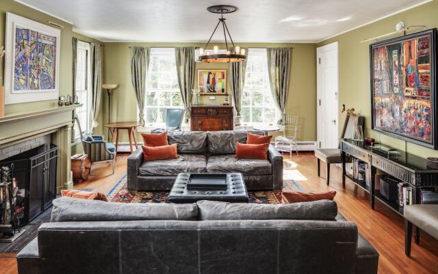 The Applewood Manor