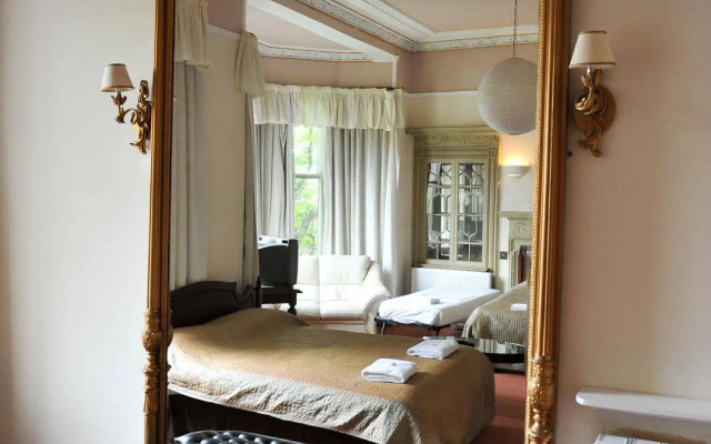 Thrums Hotel