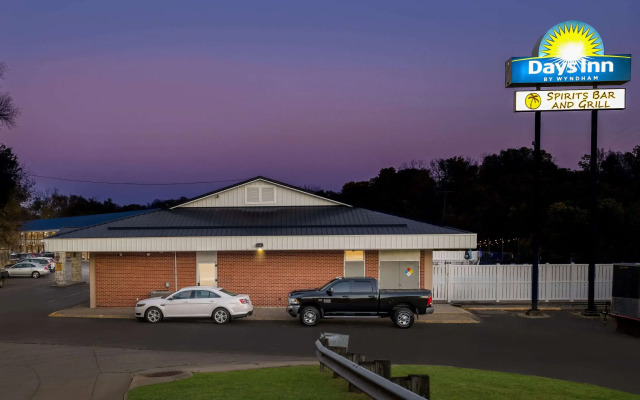 Days Inn by Wyndham Dubuque