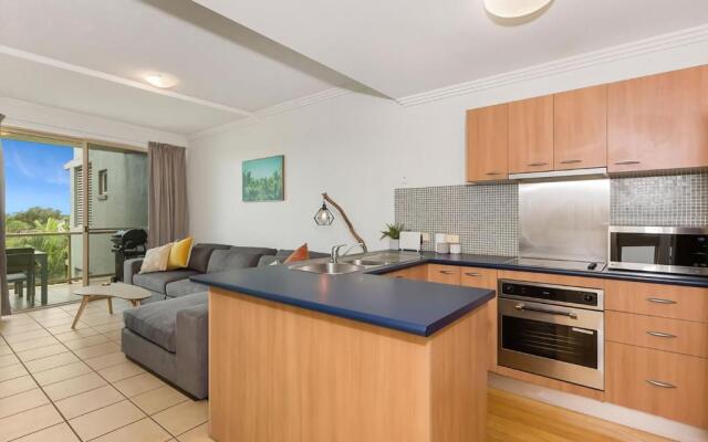 BEACH BLISS LUXURIOUS APARTMENT with POOL