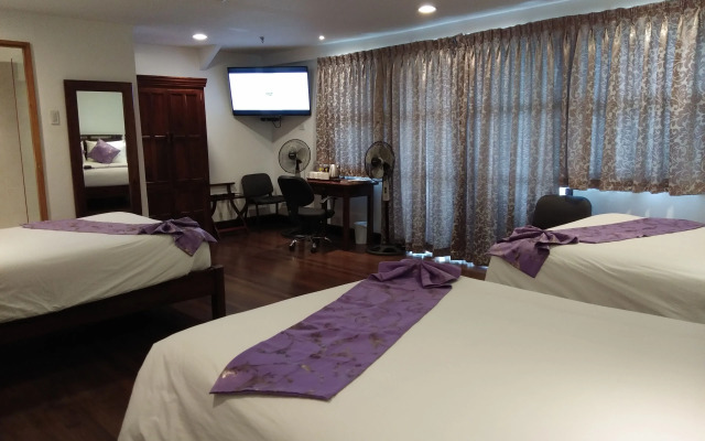 Log Cabin Hotel-Baguio