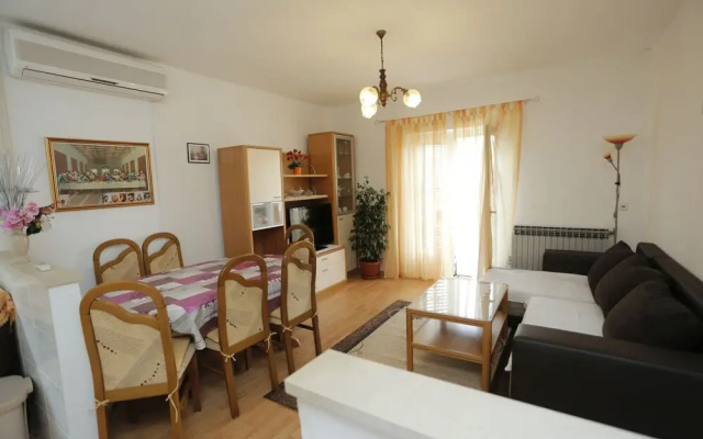 Dina - 3 Bedrooms - A1