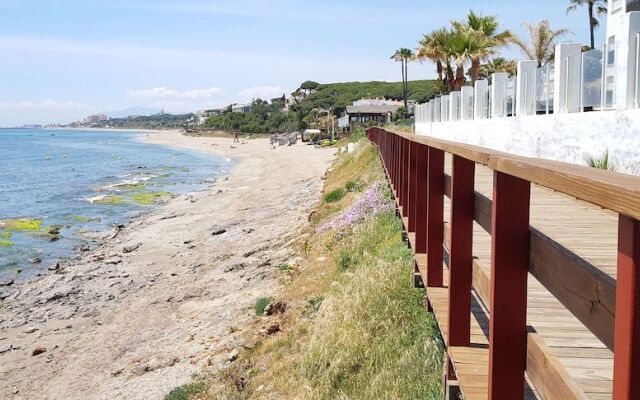 Exquisite Calahonda Beach Studio