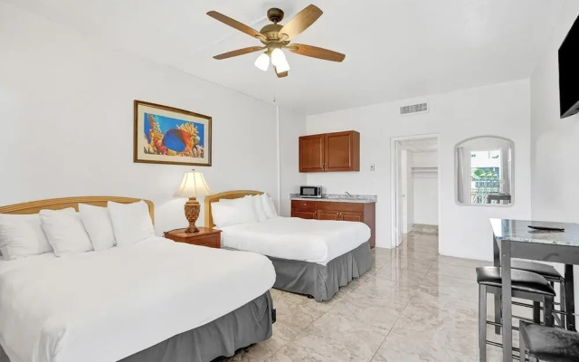 Lovely Hallandale Beach Studio